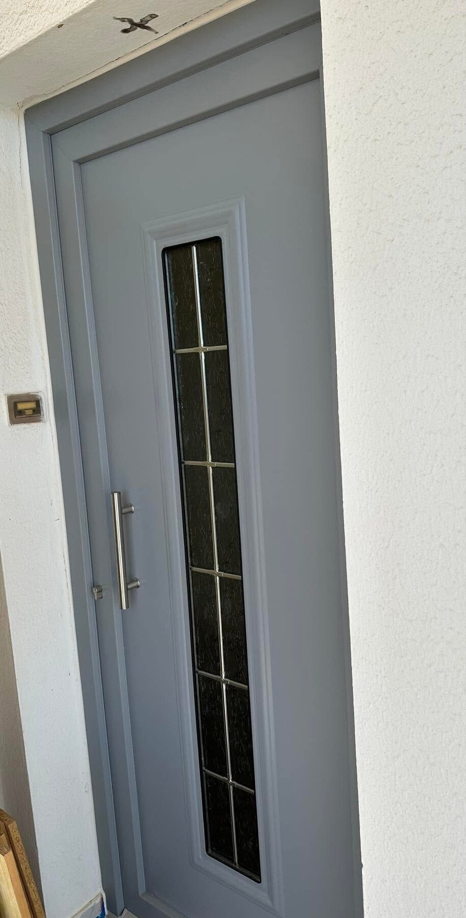 AN-C05 — Κλασική πόρτα με κατακόρυφη υάλωση