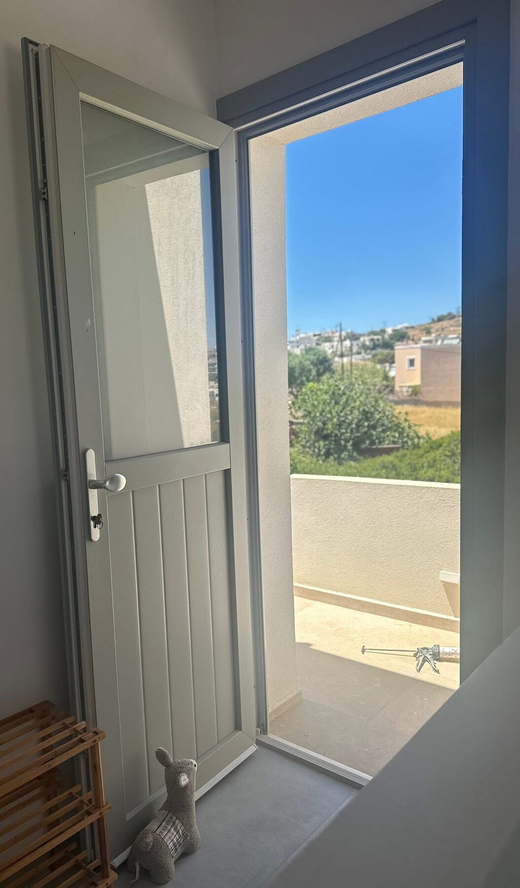 AN-I26 — Ιδιοκατασκευή διαιρούμενης πόρτας με πλήρη υάλωση