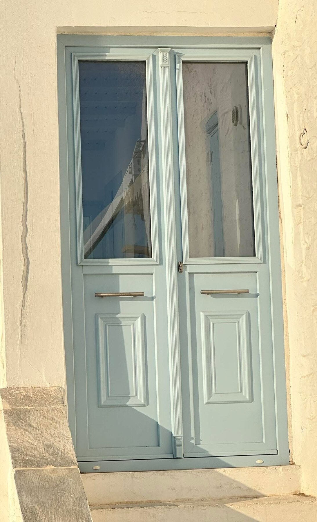AN-I29 — Ιδιοκατασκευή γαλάζιας δίφυλλης πόρτας με υάλωση