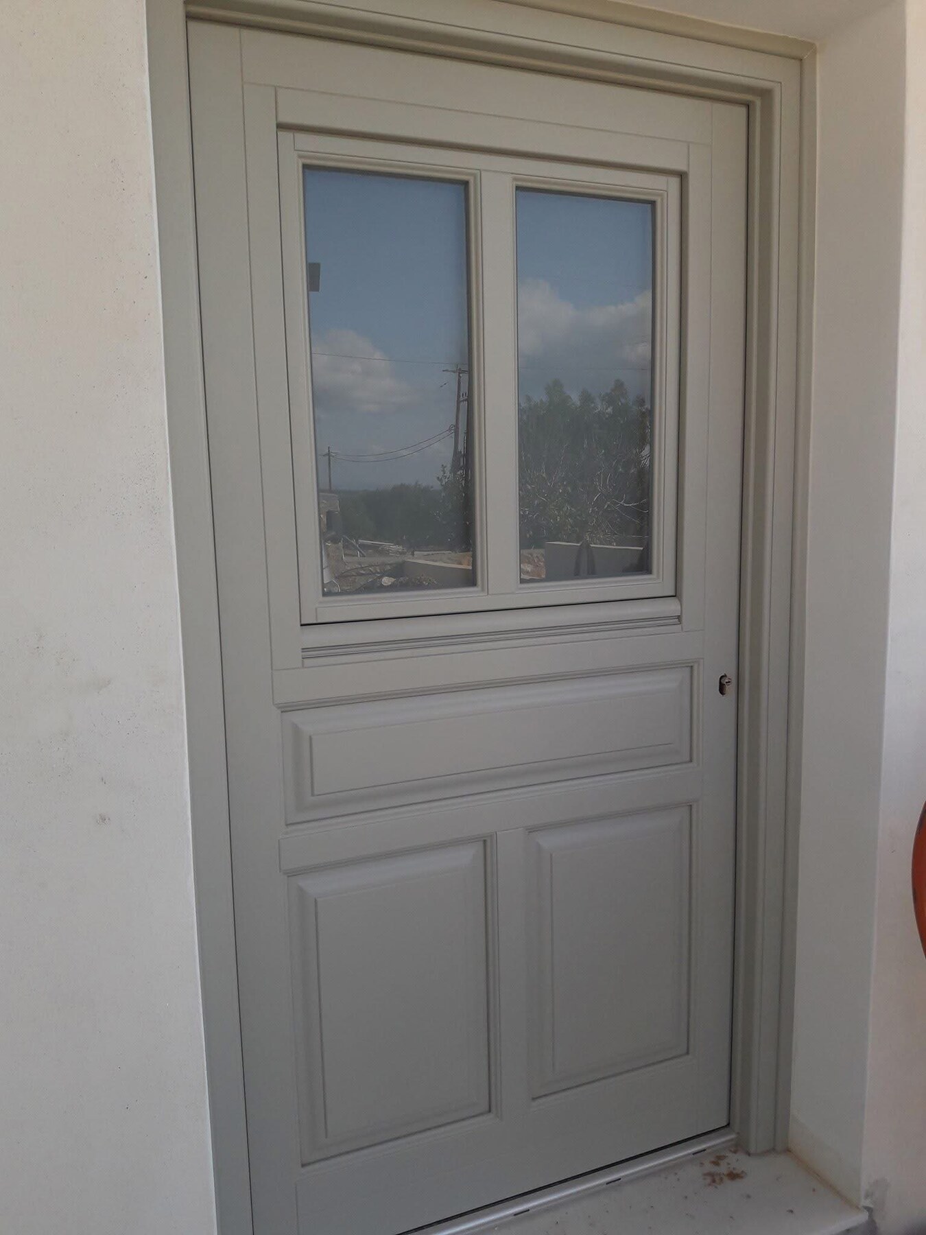 AN-W03 — Ξύλινη πόρτα με δύο υαλοστάσια και ταμπλάδες