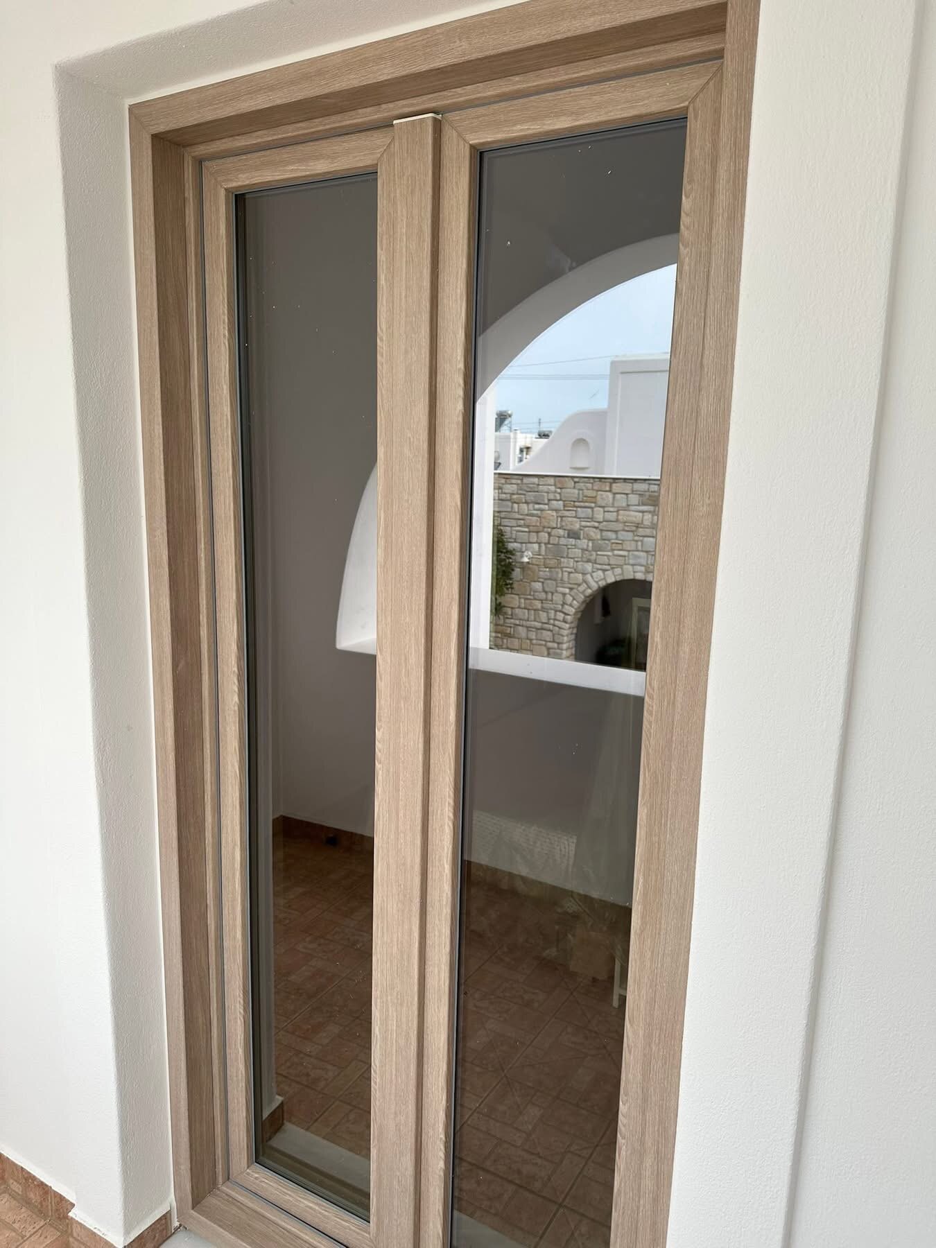 Απόχρωση ξύλου στην κυκλαδίτικη όψη
