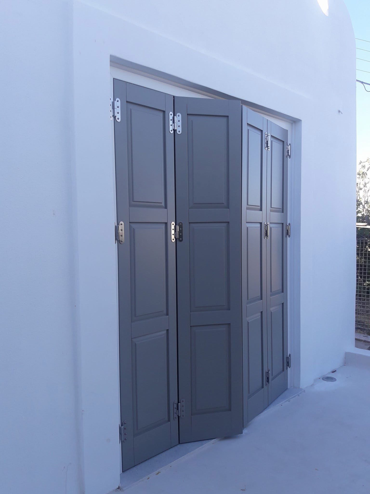 PVC και ξύλο σε αρμονία με την κυκλαδίτικη αρχιτεκτονική