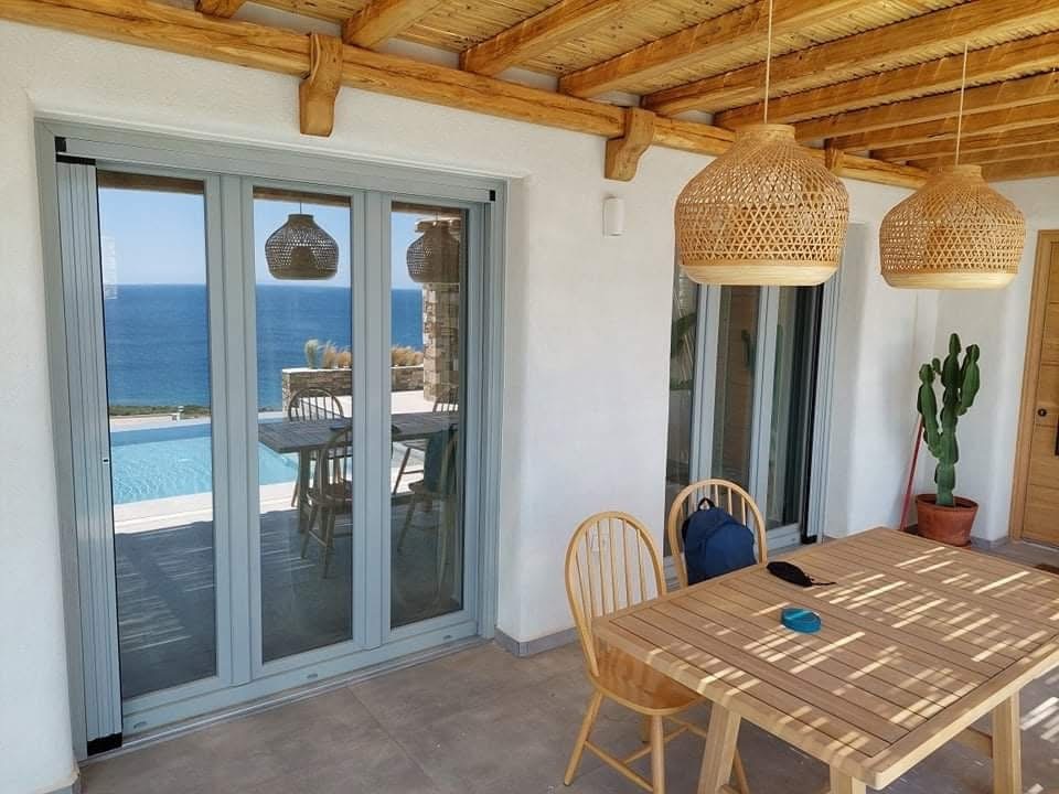 Κουφώματα στη στεγασμένη βεράντα